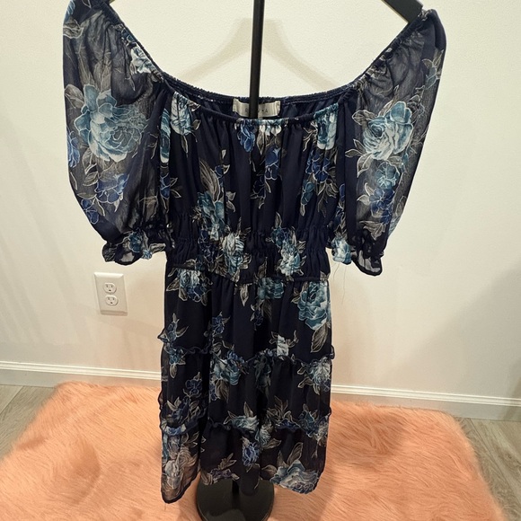 Chic Off-Shoulder Floral Midi Dress - Picture 1 of 3